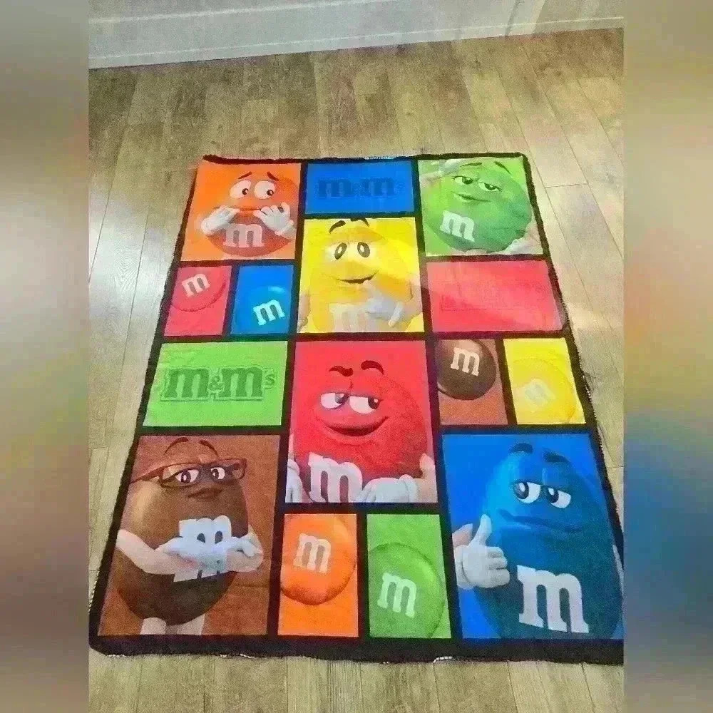 M&M thin blanket